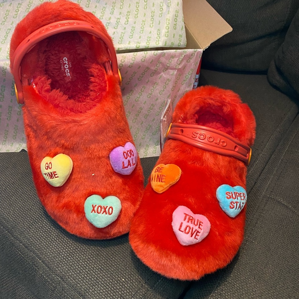 Exclusive Sweetheart Crocs brand new